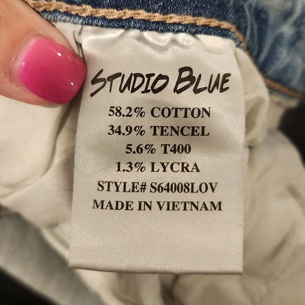 Classic High Rise Light Blue Jeans - Picture 3 of 8